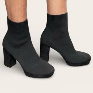 MIA “Margot” Knit Sock Booties in Black Size 7